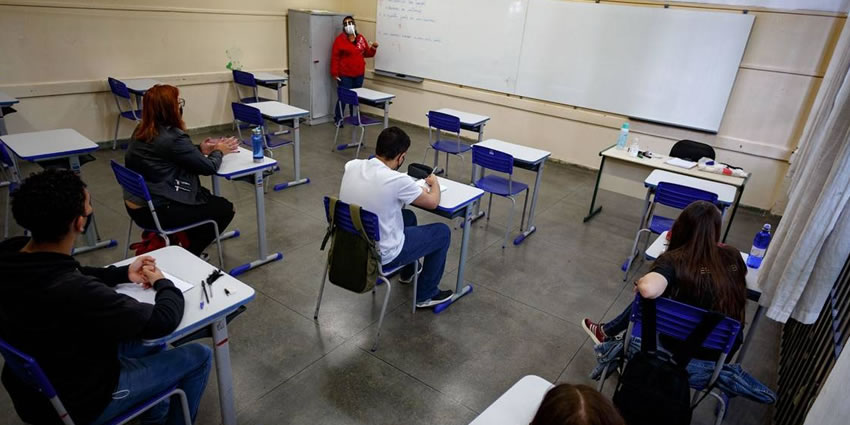 Justiça suspende volta às aulas